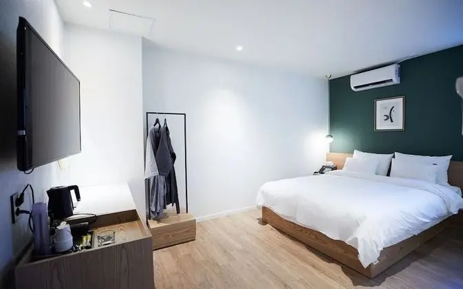 Standard Tek Büyük Yataklı Oda