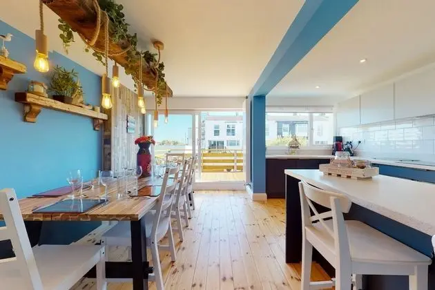 Ev, Özel Banyo, Kısmi Deniz Manzaralı (beach side private estate)