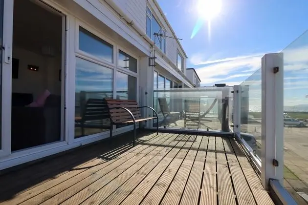 Ev, Özel Banyo, Kısmi Deniz Manzaralı (beach side private estate)