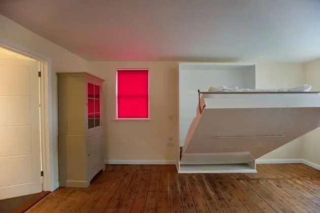 Spacious Serviced Apartment with Roof Top Terrace Near The Waterfront, Ipswich