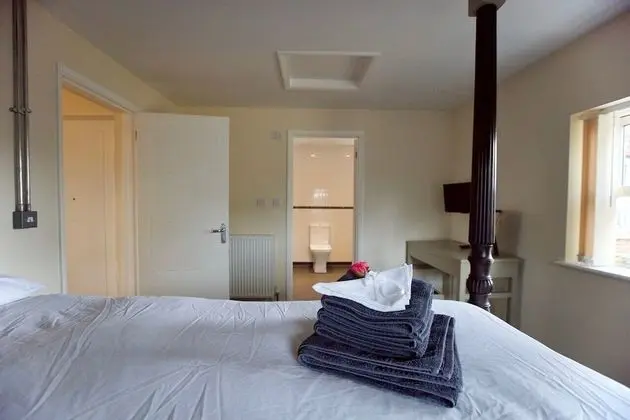Spacious Serviced Apartment with Roof Top Terrace Near The Waterfront, Ipswich