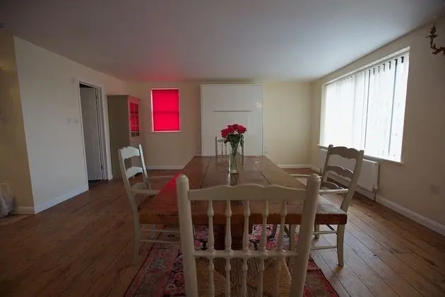 Spacious Serviced Apartment with Roof Top Terrace Near The Waterfront, Ipswich