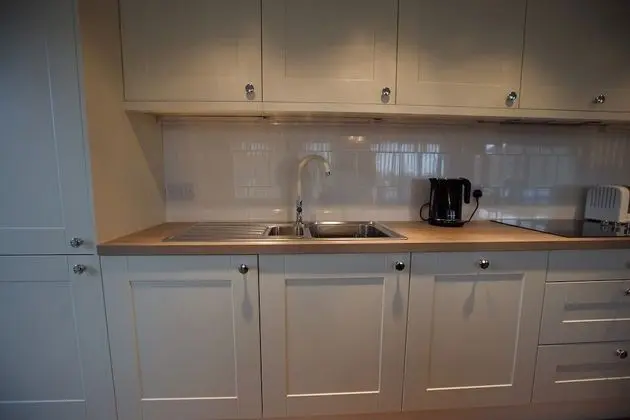 Spacious Serviced Apartment with Roof Top Terrace Near The Waterfront, Ipswich