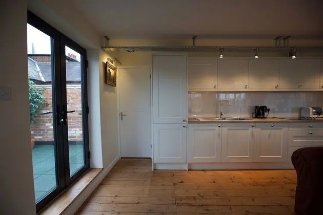 Spacious Serviced Apartment with Roof Top Terrace Near The Waterfront, Ipswich