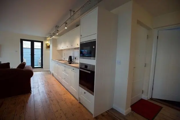 Spacious Serviced Apartment with Roof Top Terrace Near The Waterfront, Ipswich
