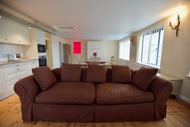 Spacious Serviced Apartment with Roof Top Terrace Near The Waterfront, Ipswich