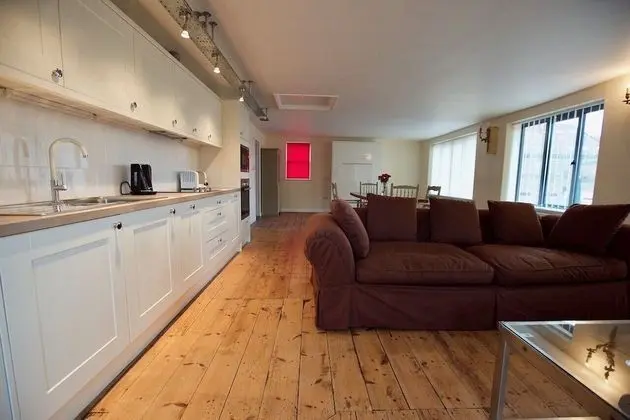 Spacious Serviced Apartment with Roof Top Terrace Near The Waterfront, Ipswich