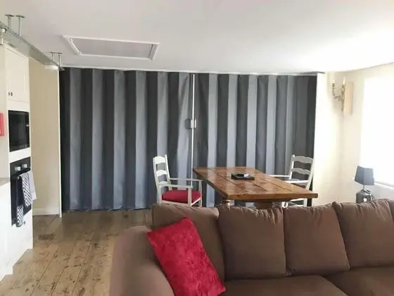 Spacious Serviced Apartment with Roof Top Terrace Near The Waterfront, Ipswich