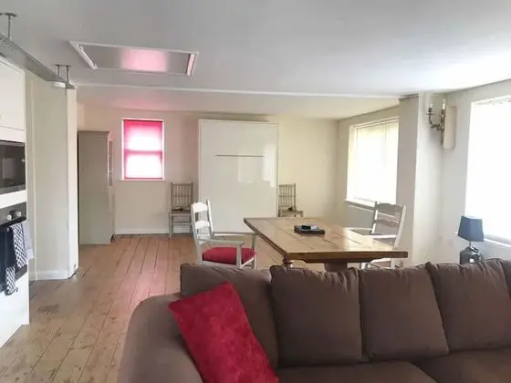 Spacious Serviced Apartment with Roof Top Terrace Near The Waterfront, Ipswich