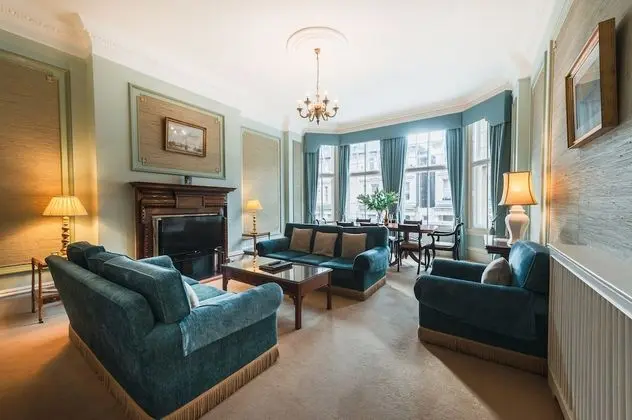 Apartment 4 Bedrooms, 3 Bathrooms