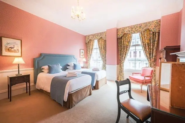 Apartment 4 Bedrooms, 3 Bathrooms