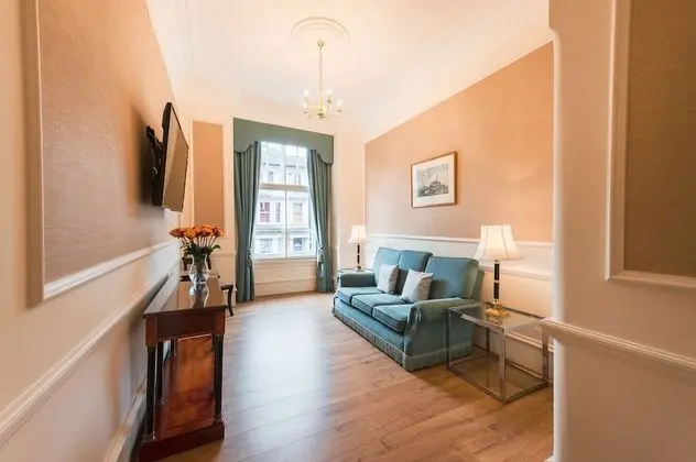 Apartment 4 Bedrooms, 3 Bathrooms