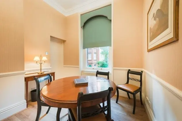 Apartment 4 Bedrooms, 3 Bathrooms