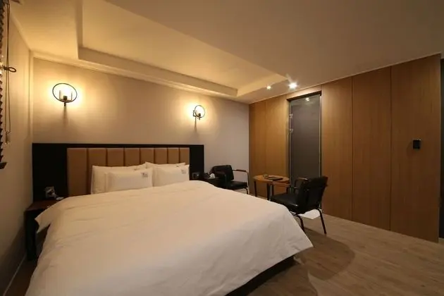 Deluxe Tek Büyük Yataklı Oda