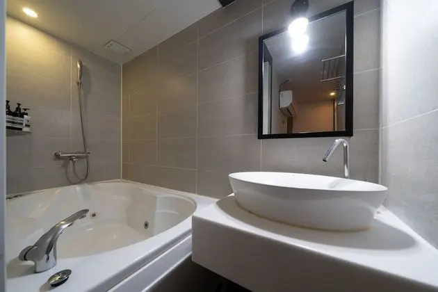 Premium Tek Büyük Yataklı Oda