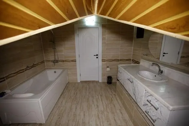 Suite, Bahçe Manzaralı, Küvetli