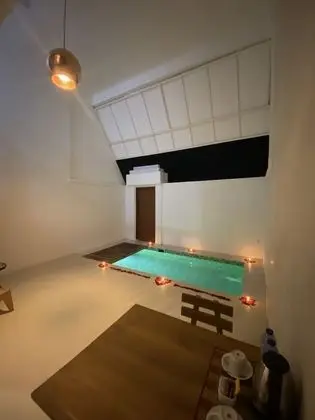 Odada yemek servisi