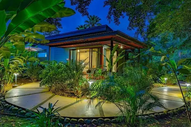 Deluxe Quad Bungalow with Spa