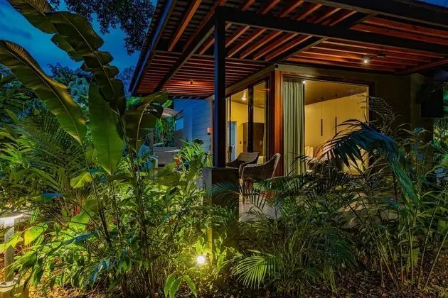 Deluxe Quad Bungalow with Spa