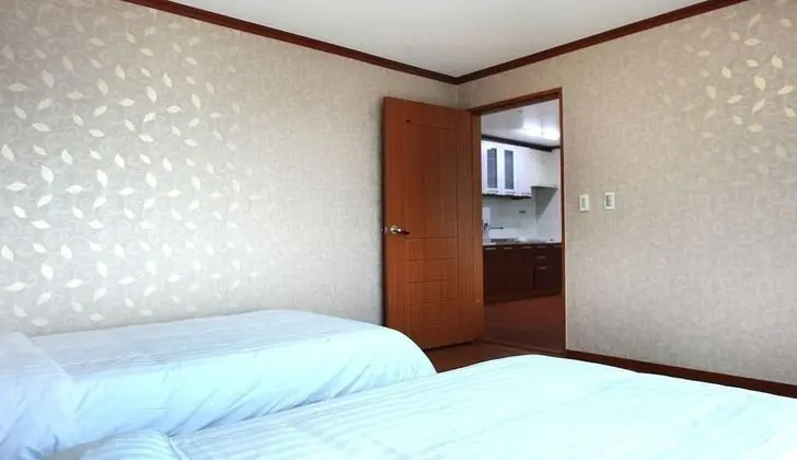 23py B (2 bed rooms and 1 bathroom)