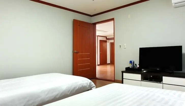 23py B (2 bed rooms and 1 bathroom)