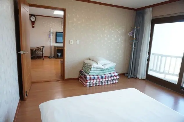 23py B (2 bed rooms and 1 bathroom)