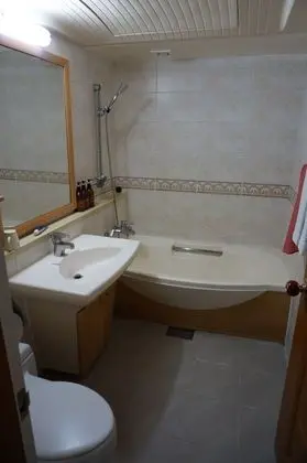 23py B (2 bed rooms and 1 bathroom)