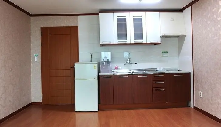 23py B (2 bed rooms and 1 bathroom)
