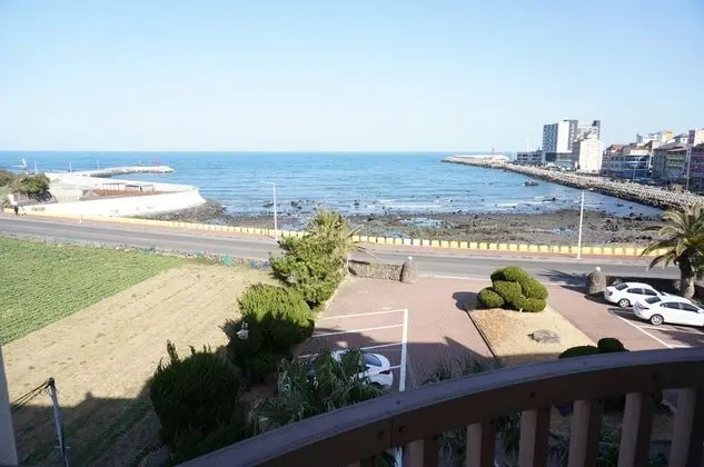 23py B (2 bed rooms and 1 bathroom)