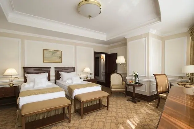 Deluxe Tek Büyük veya İki Ayrı Yataklı Oda