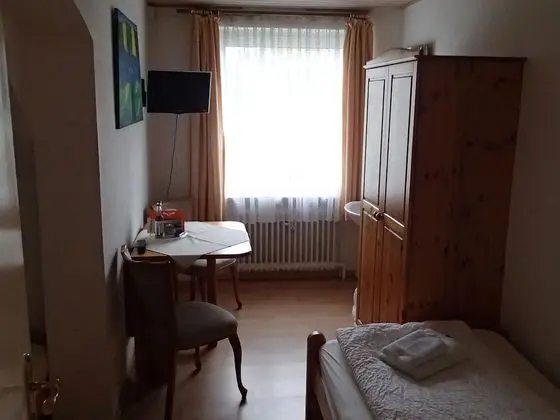 Tek Büyük veya İki Ayrı Yataklı Oda, Ortak Banyo