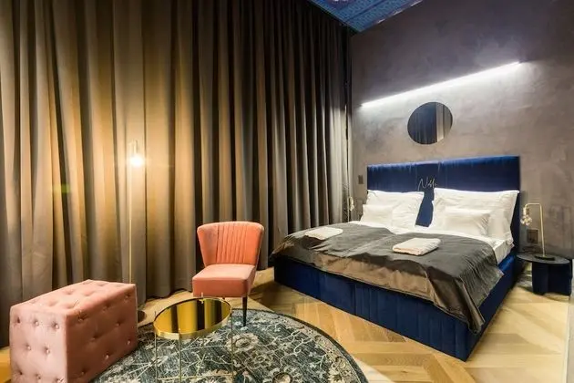 Deluxe Tek Büyük Yataklı Oda