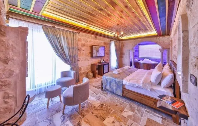Jakuzili ve Şömineli King Suite Oda, Bahçe Manzaralı, Küvetli veya Jakuzili