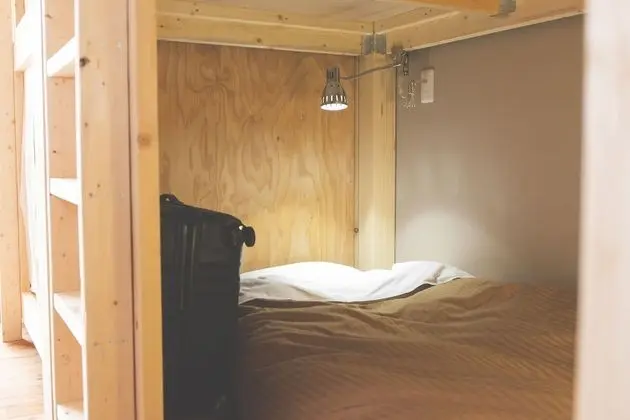 Ortak Ranzalı Oda, Sadece kadınlar için, Ortak Banyo