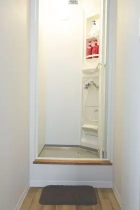 Ortak Ranzalı Oda, Sadece kadınlar için, Ortak Banyo