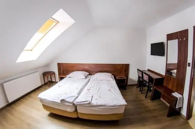 Tek Büyük veya İki Ayrı Yataklı Oda, 2 Tek Kişilik Yatak, Sigara İçilmez