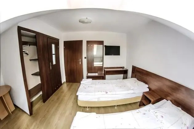 Tek Büyük veya İki Ayrı Yataklı Oda, 2 Tek Kişilik Yatak, Sigara İçilmez