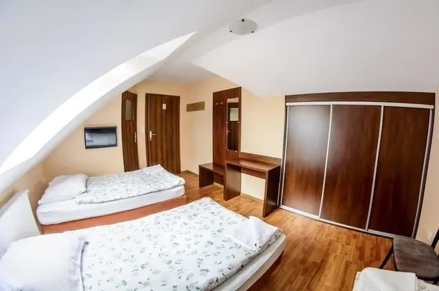 Tek Büyük veya İki Ayrı Yataklı Oda, 2 Tek Kişilik Yatak, Sigara İçilmez