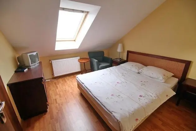 Tek Büyük veya İki Ayrı Yataklı Oda, 2 Tek Kişilik Yatak, Sigara İçilmez