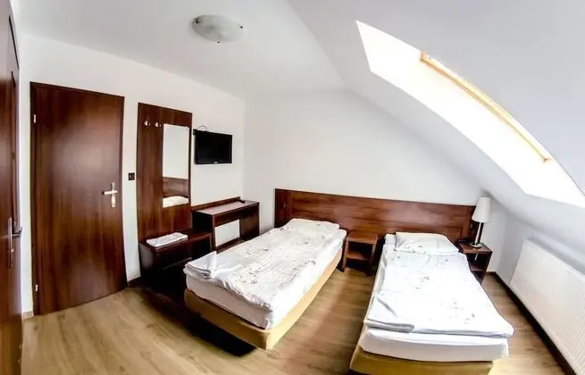 Tek Büyük veya İki Ayrı Yataklı Oda, 2 Tek Kişilik Yatak, Sigara İçilmez