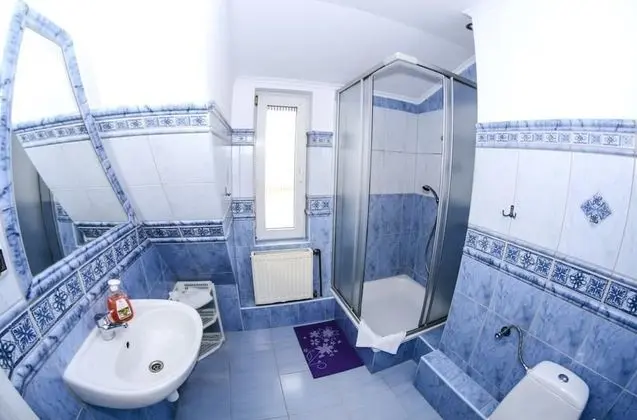 Tek Büyük veya İki Ayrı Yataklı Oda, 2 Tek Kişilik Yatak, Sigara İçilmez