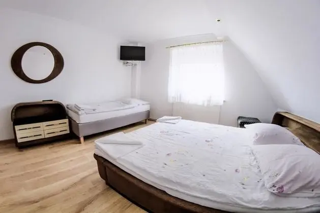 Üç Kişilik Oda, 3 Tek Kişilik Yatak, Sigara İçilmez