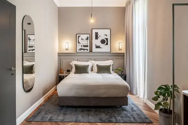 Queen Balcony Room