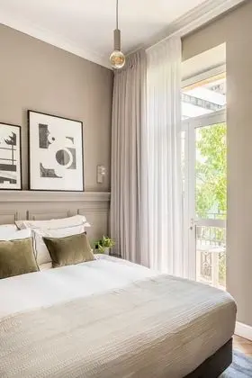 Queen Balcony Room