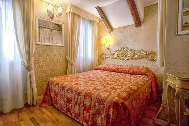 Economy Tek Büyük Yataklı Oda