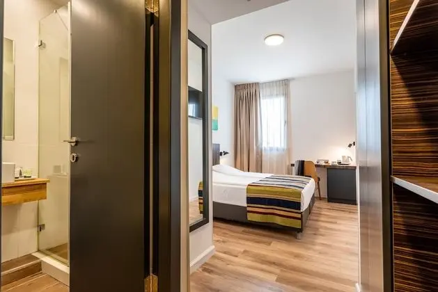 Basic Tek Büyük Yataklı Oda