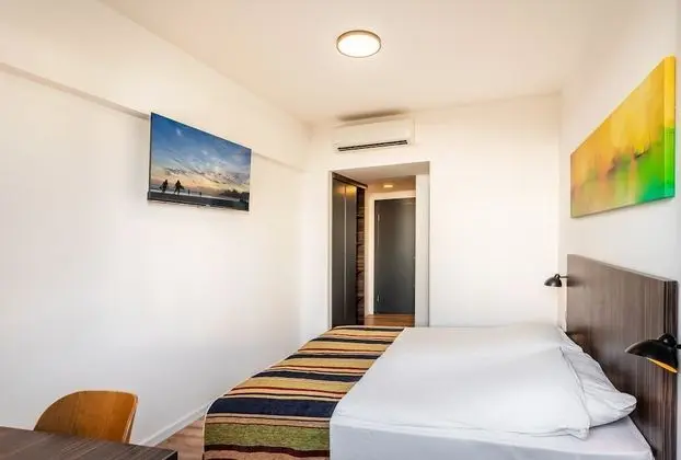 Basic Tek Büyük Yataklı Oda