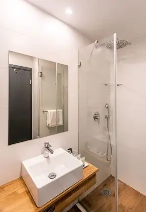 Basic Tek Büyük Yataklı Oda