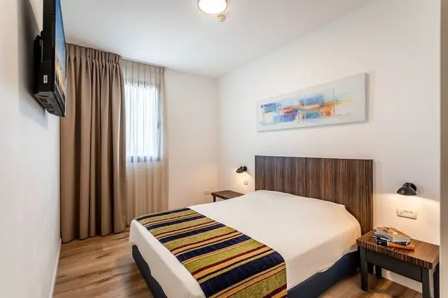 Family Tek Büyük Yataklı Oda