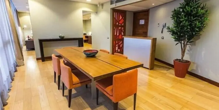 Executive Signature NOI King Suite